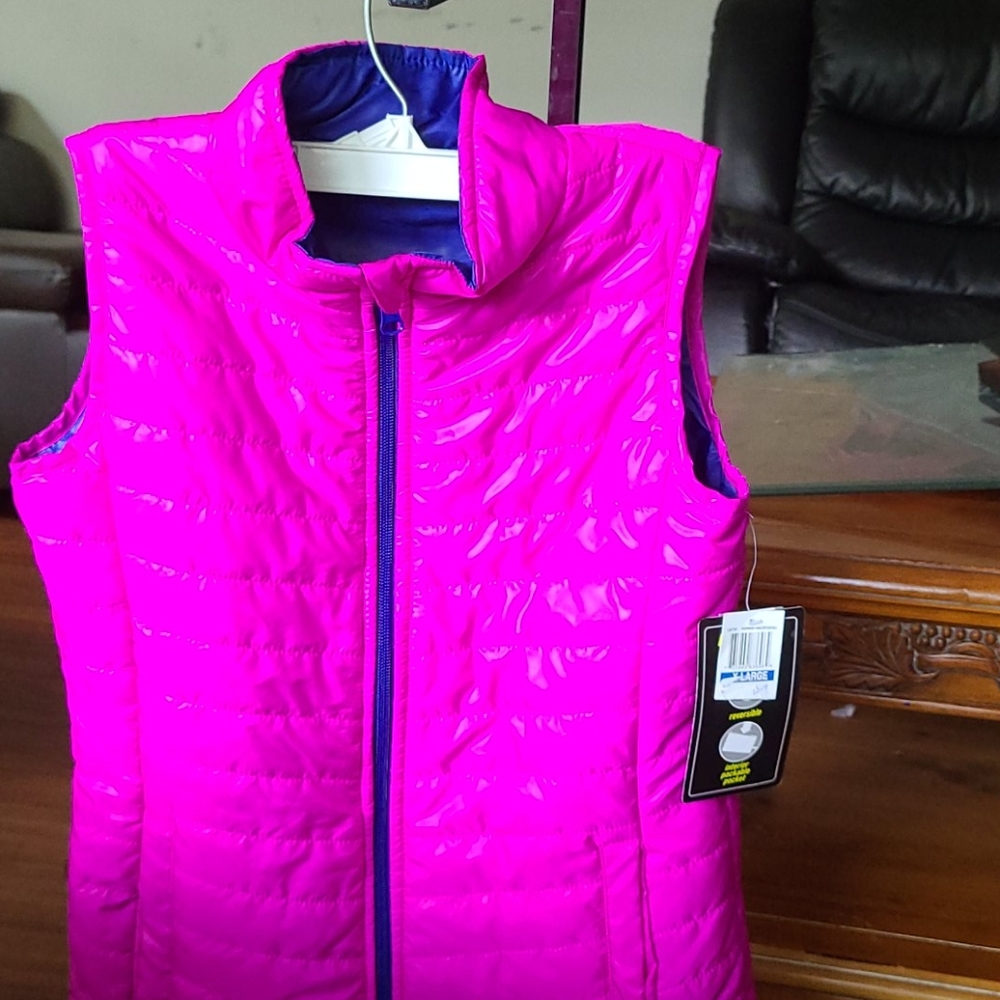 Reversible packable lightweight vest